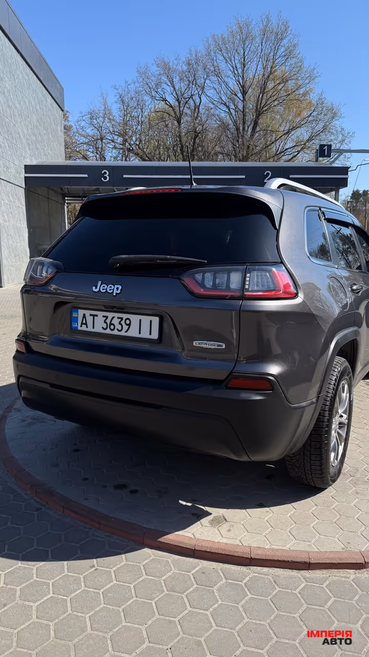 Jeep Cherokee - фото 5