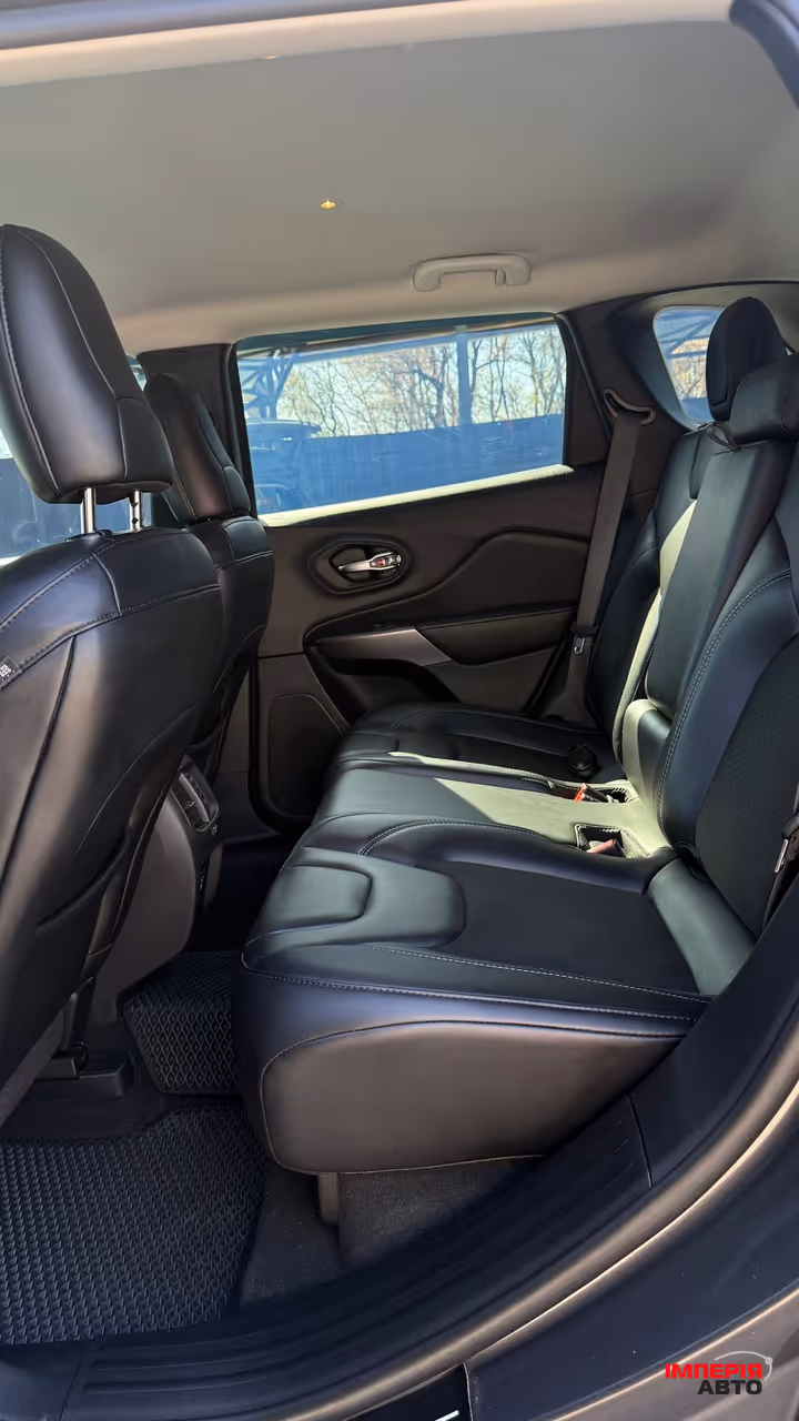 Jeep Cherokee - фото 14