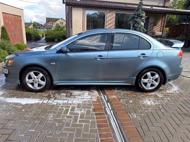 Mitsubishi Lancer - фото 3