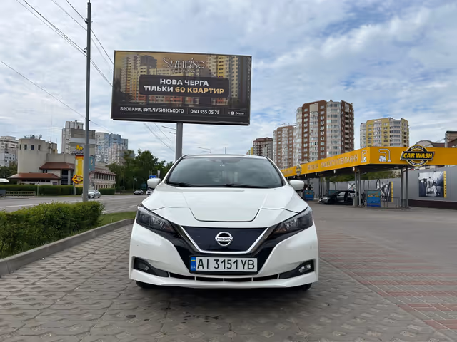 Nissan Leaf - фото 1