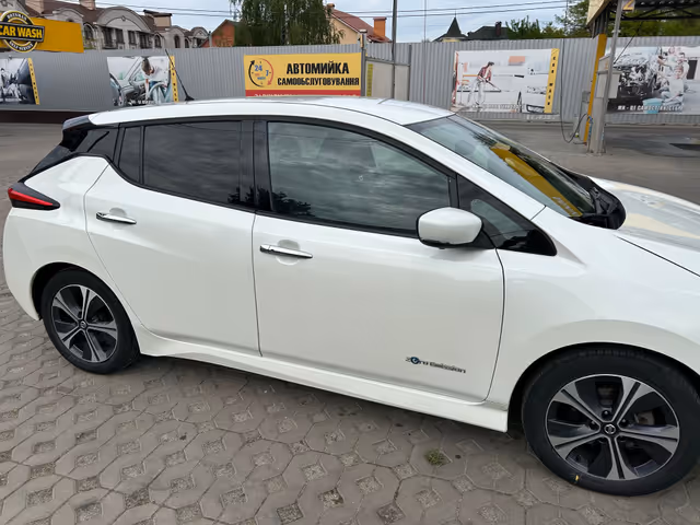 Nissan Leaf - фото 3