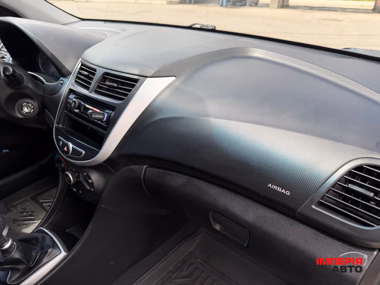 Hyundai Accent - фото 9