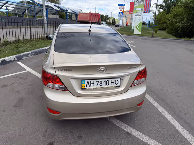 Hyundai Accent - фото 4