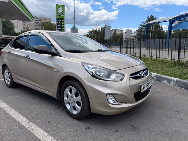 Hyundai Accent - фото 1