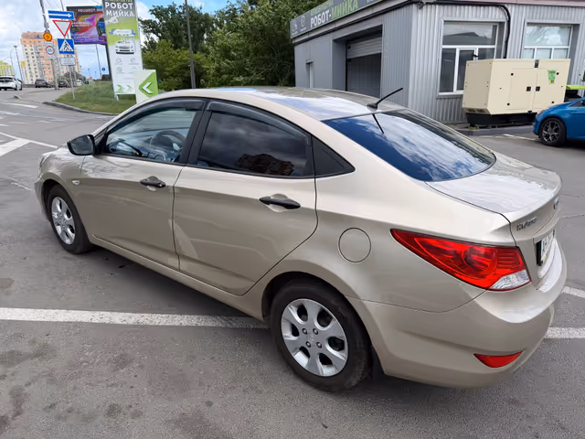 Hyundai Accent - фото 3