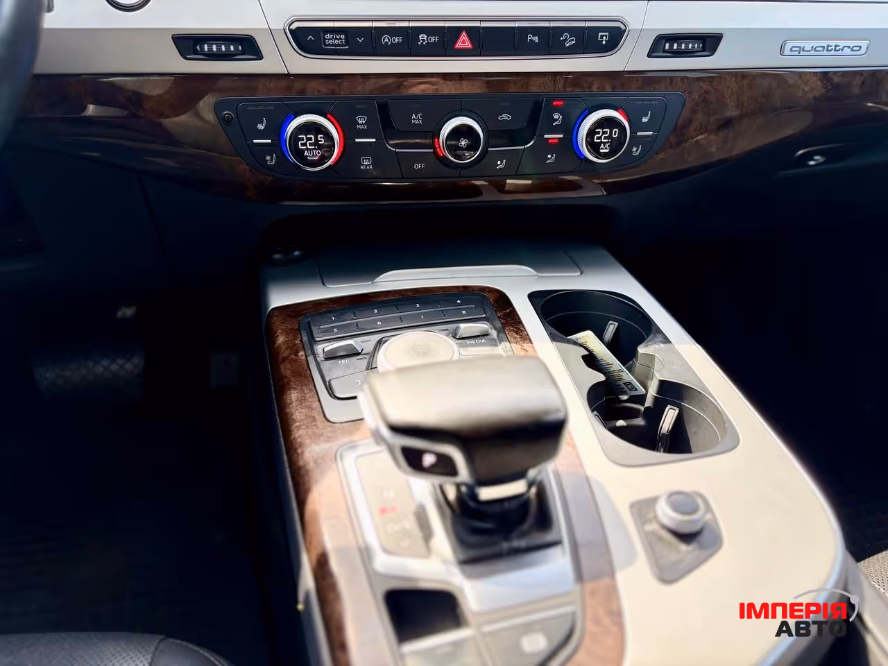 Audi Q7 - фото 24