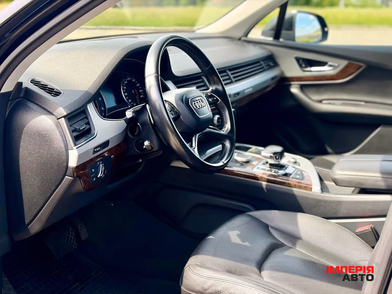 Audi Q7 - фото 12