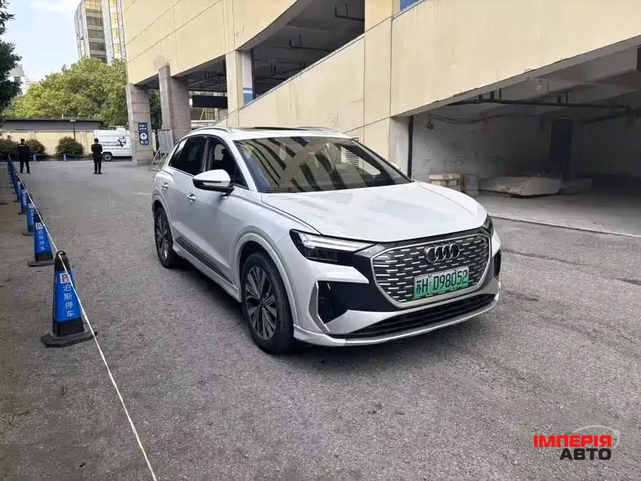 Audi Q4 e-tron - фото 1