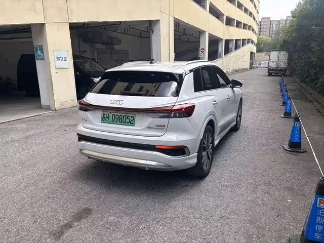 Audi Q4 e-tron - фото 3