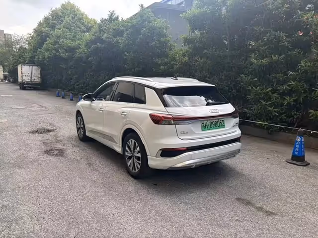 Audi Q4 e-tron - фото 4
