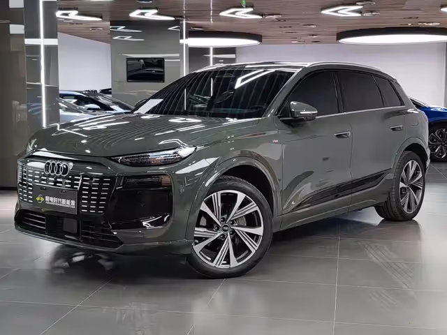 Audi Q6 e-tron - фото 1
