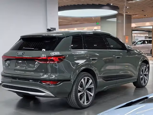 Audi Q6 e-tron - фото 2