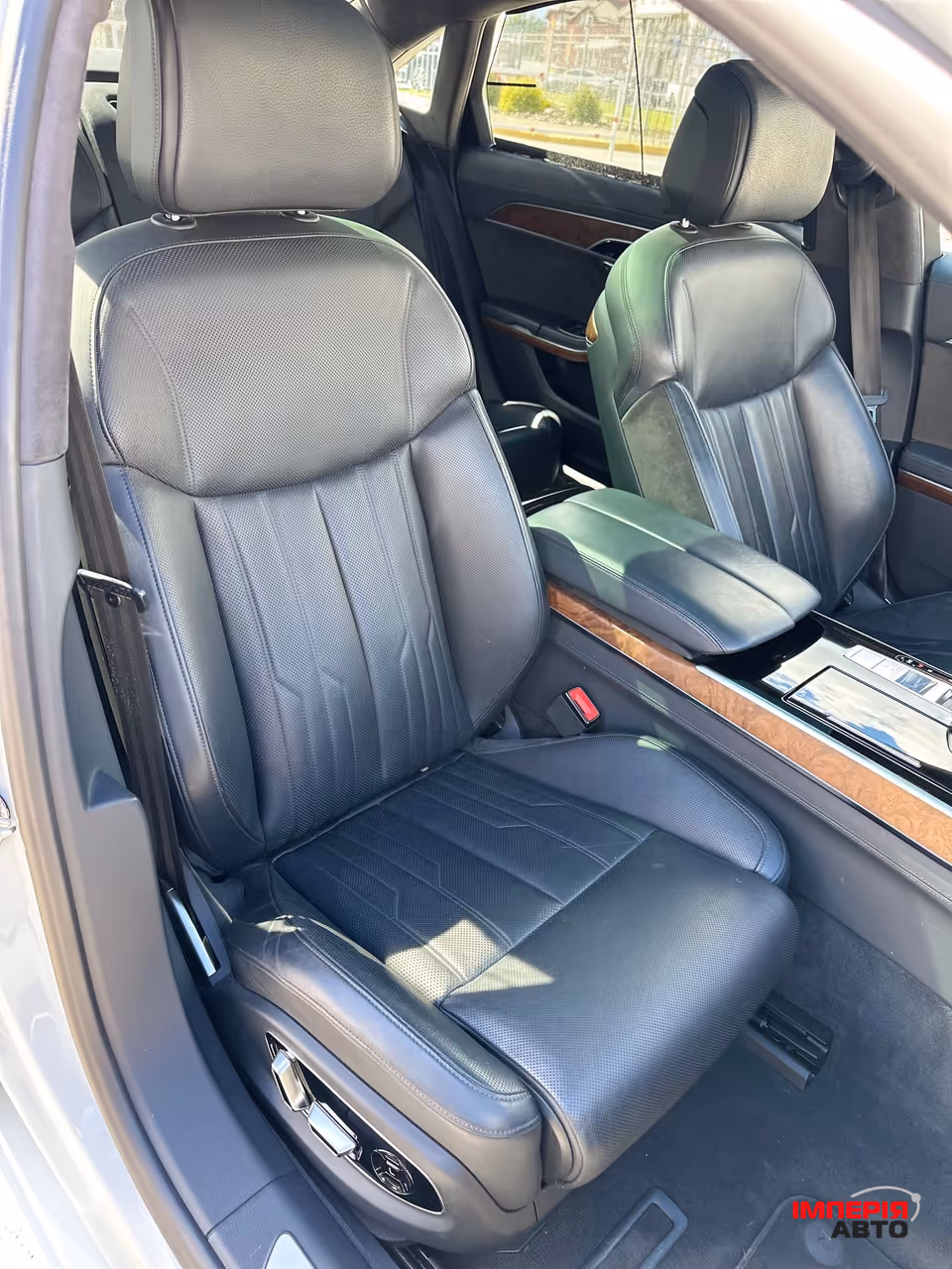 Audi A8 - фото 10