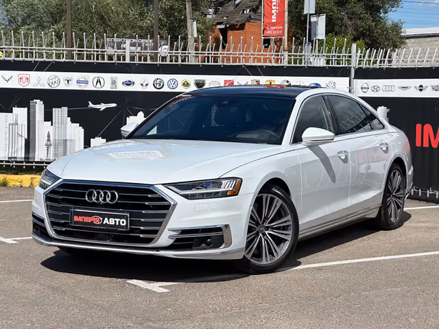 Audi A8 - фото 1