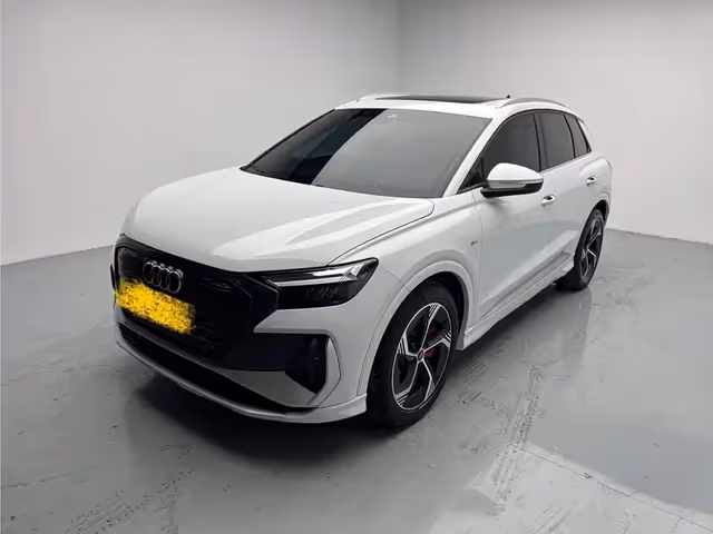 Audi Q4 e-tron - фото 1