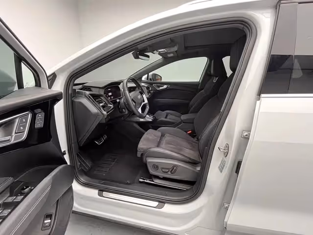 Audi Q4 e-tron - фото 5