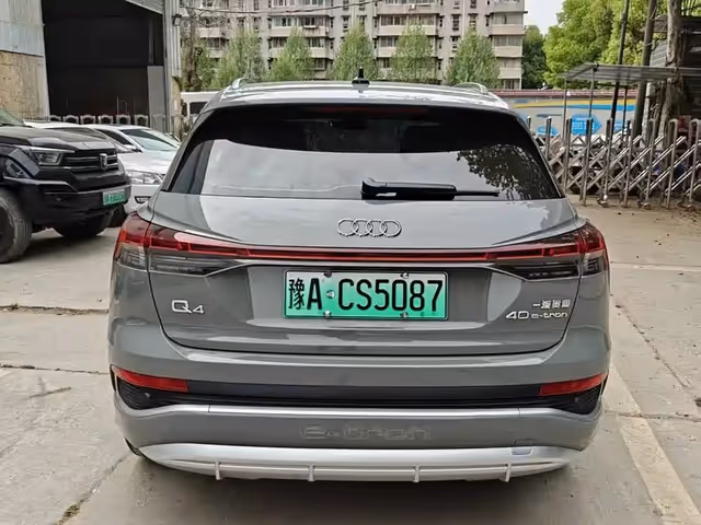 Audi Q4 e-tron - фото 2
