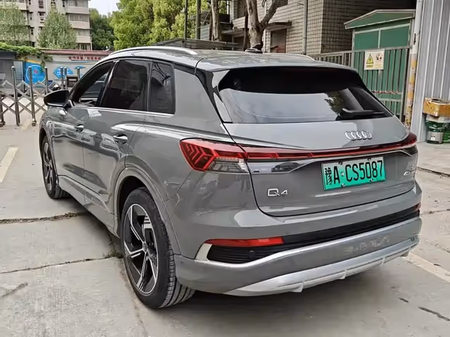 Audi Q4 e-tron - фото 3