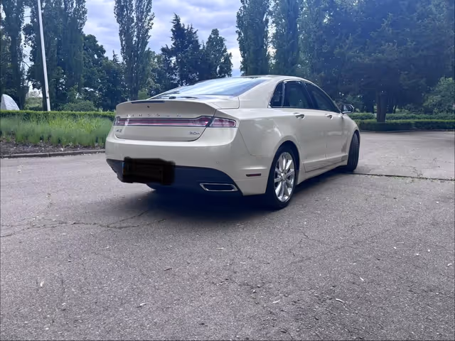 Lincoln MKZ - фото 3