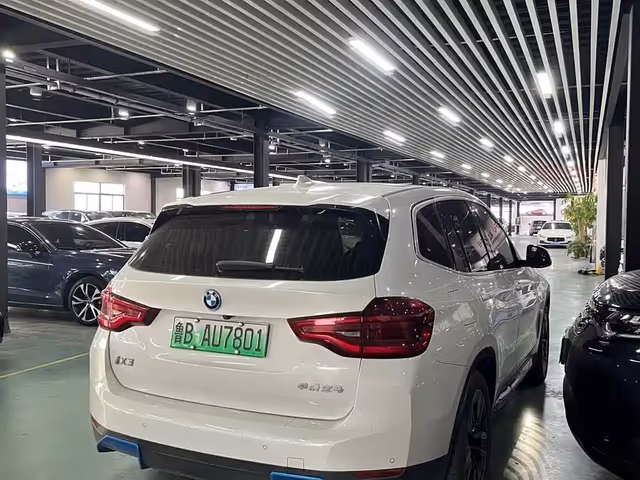 BMW iX3 - фото 2