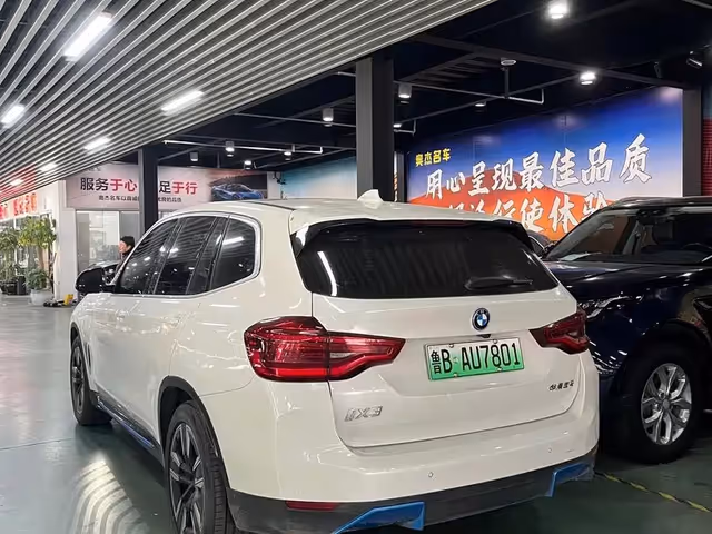 BMW iX3 - фото 3