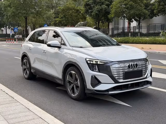 Audi Q5 e-tron - фото 4