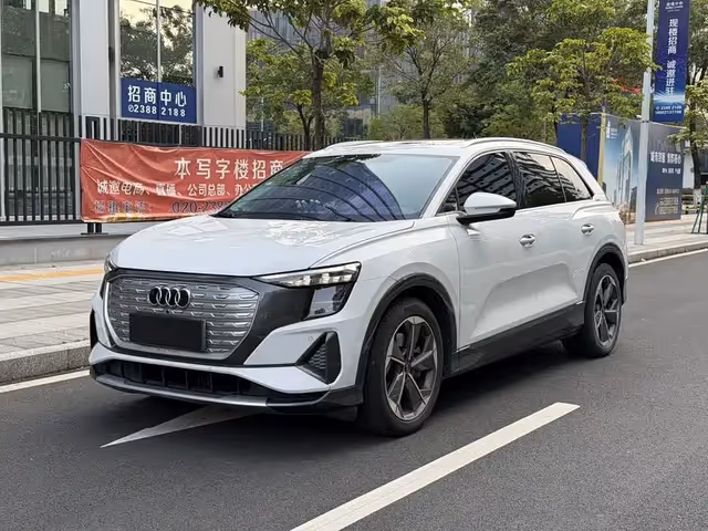 Audi Q5 e-tron - фото 3