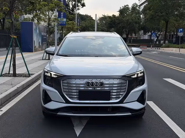 Audi Q5 e-tron - фото 2