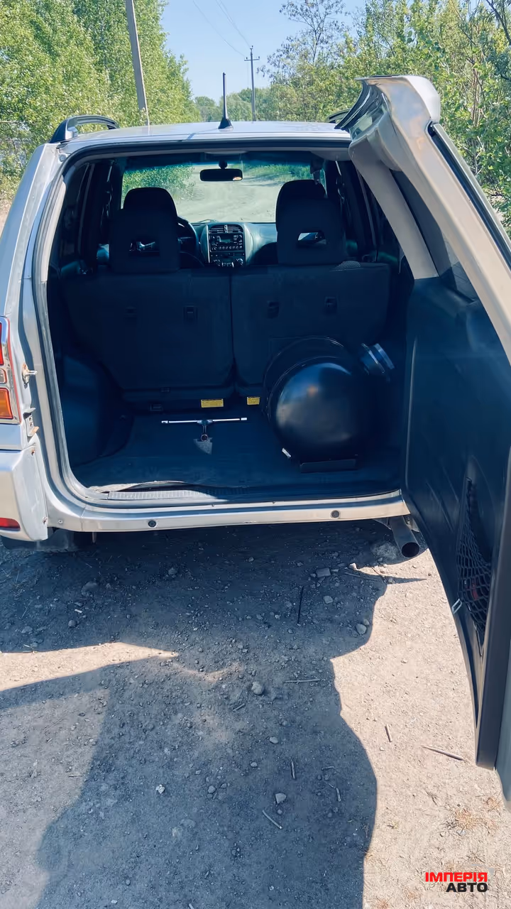 Toyota RAV4 - фото 6