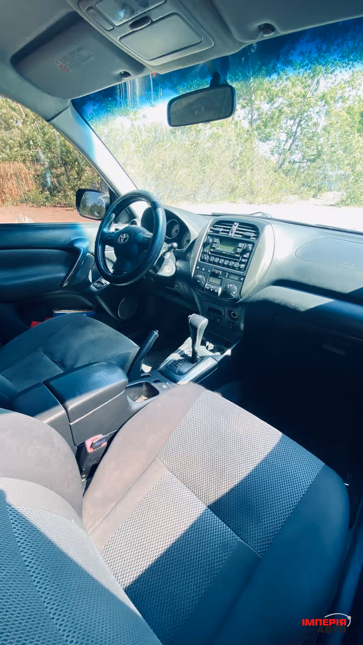 Toyota RAV4 - фото 3
