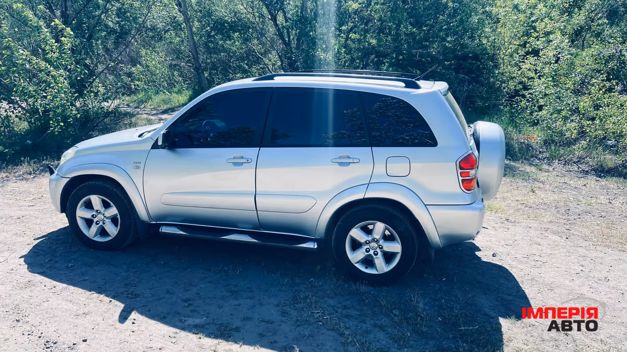 Toyota RAV4 - фото 9