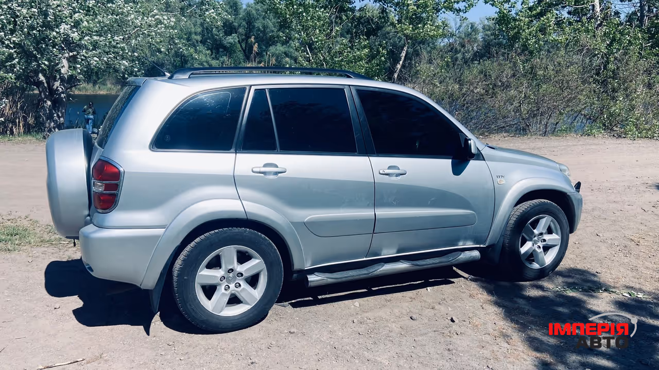 Toyota RAV4 - фото 10