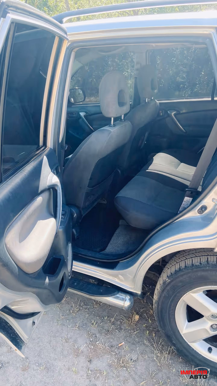 Toyota RAV4 - фото 5