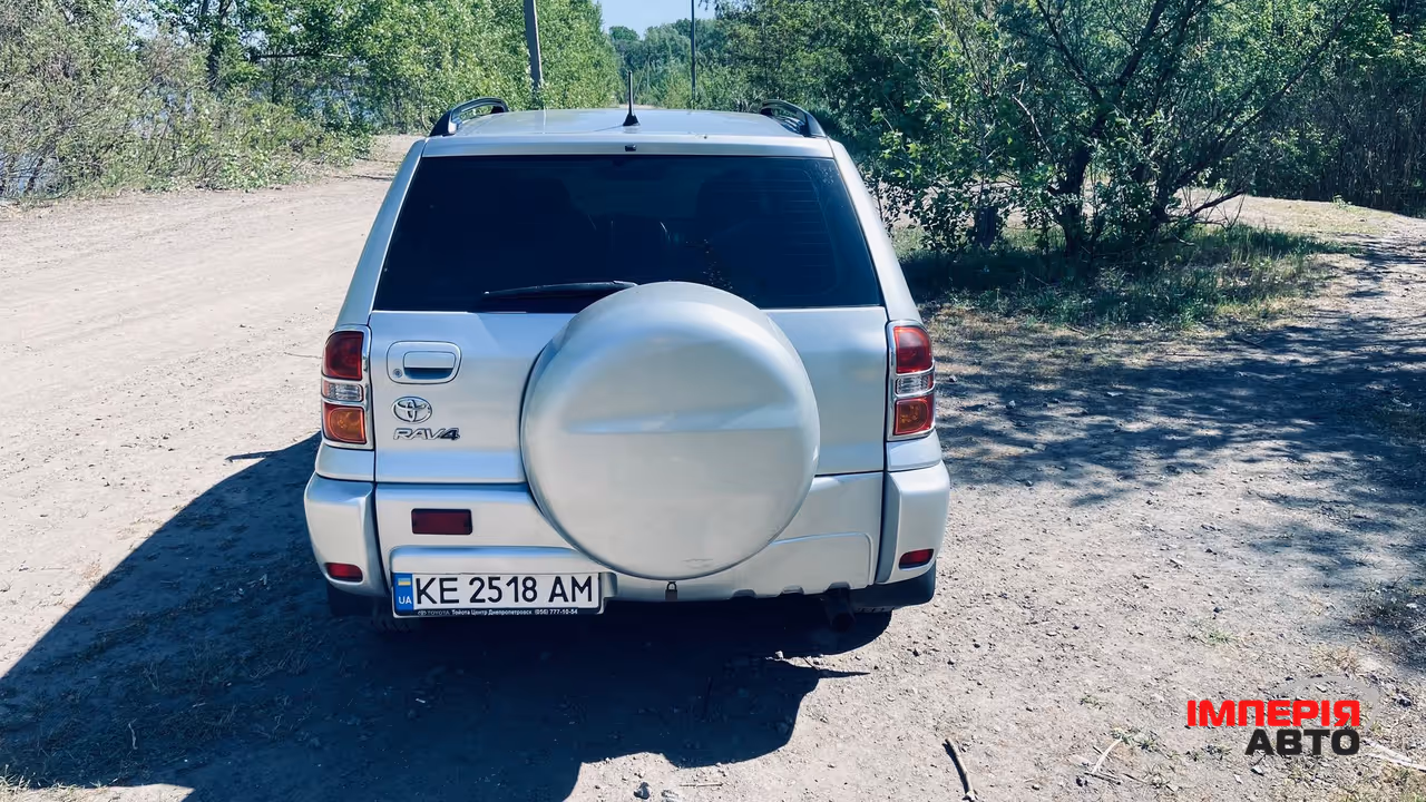 Toyota RAV4 - фото 7