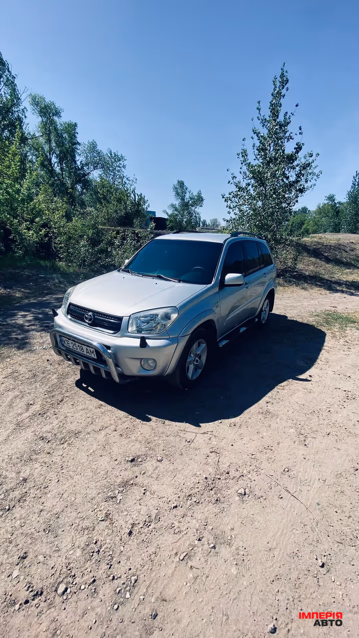 Toyota RAV4 - фото 2
