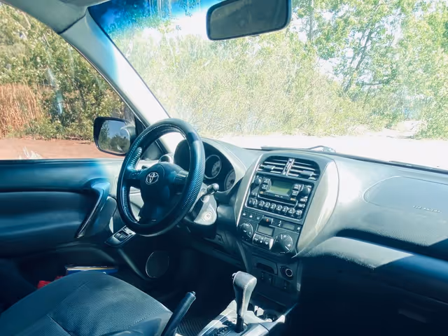 Toyota RAV4 - фото 3