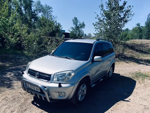 Toyota RAV4 - фото 2