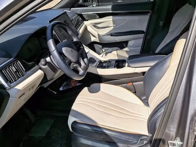 BYD Song Plus - фото 3