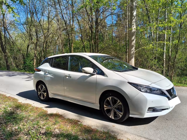 Nissan Leaf - фото 2
