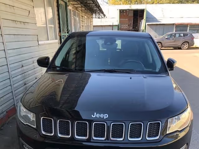 Jeep Compass - фото 1