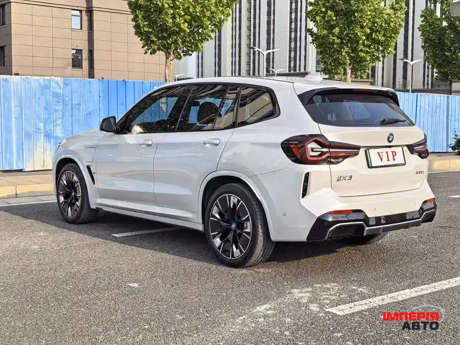 BMW iX3 - фото 1