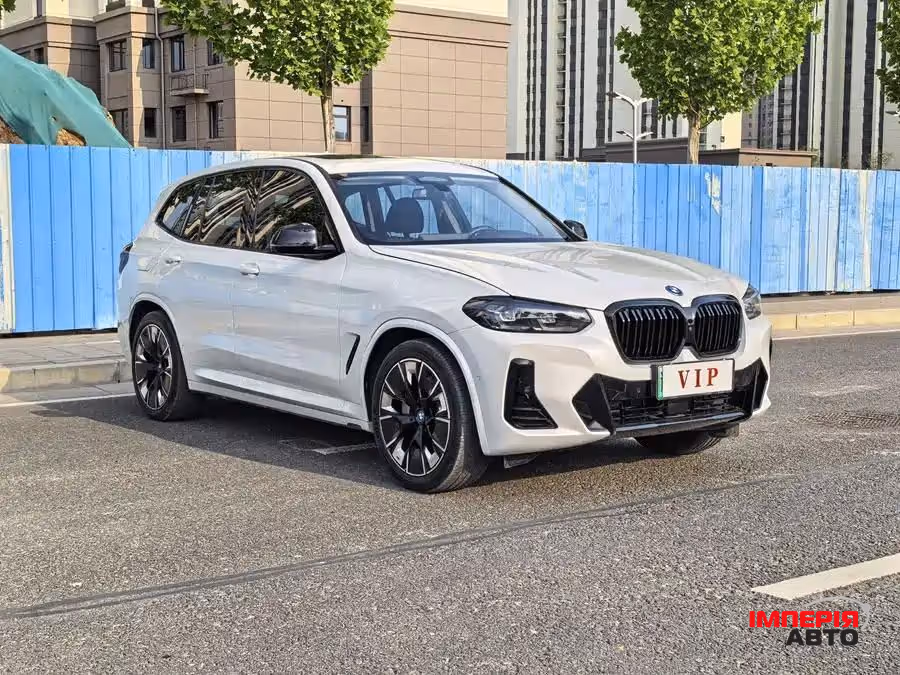 BMW iX3 - фото 7