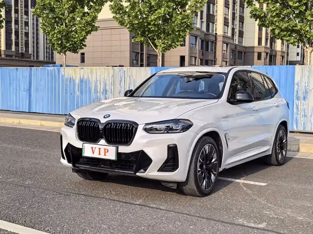 BMW iX3 - фото 2