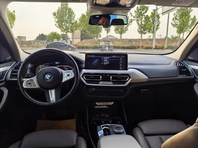 BMW iX3 - фото 4