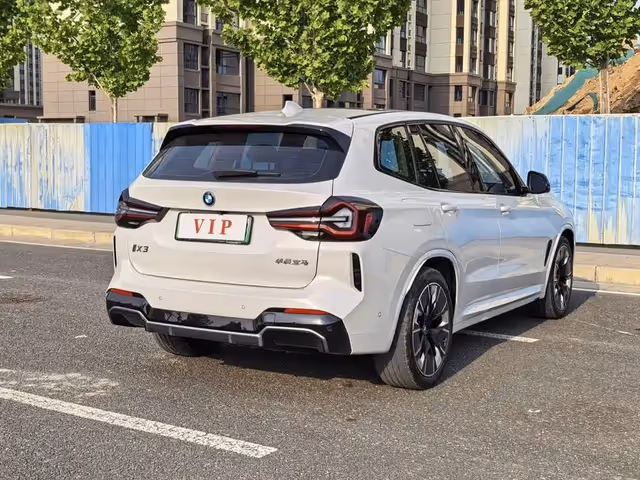 BMW iX3 - фото 2