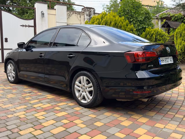 Volkswagen Jetta - фото 4
