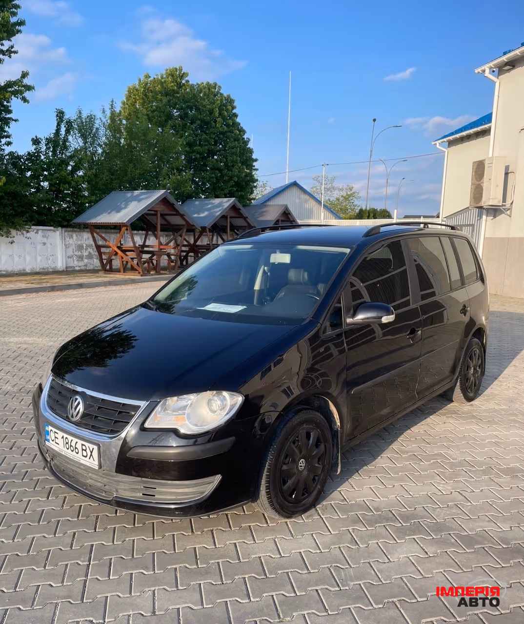 Volkswagen Touran - фото 1