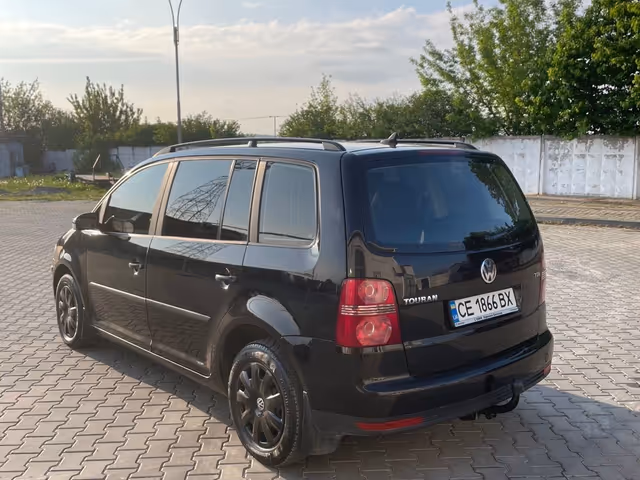 Volkswagen Touran - фото 3