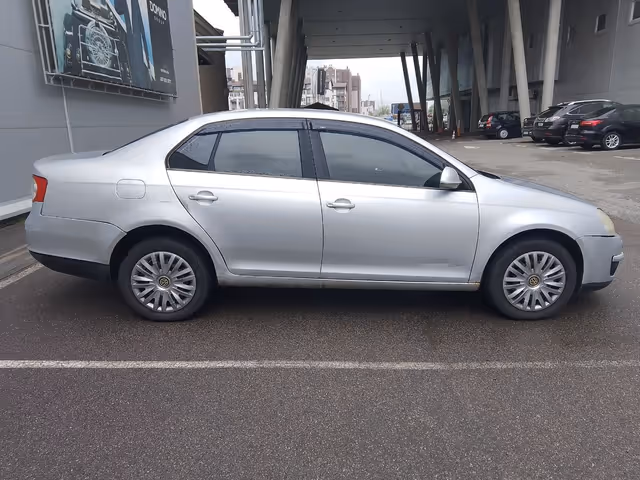 Volkswagen Jetta - фото 2