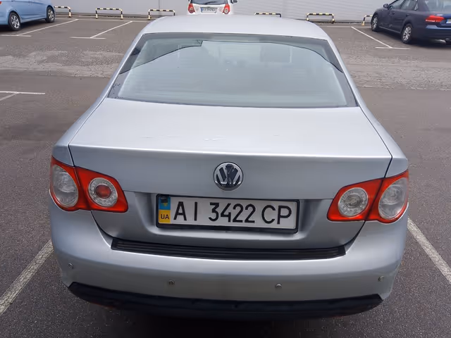 Volkswagen Jetta - фото 1